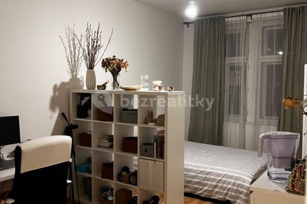 Prenájom bytu 3-izbový 70 m², Mojmírova, Praha, Praha