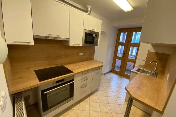 Prenájom bytu 1-izbový 37 m², Husova, Zlonice Prenájom bytu 1-izbový 37 m², Husova, Zlonice