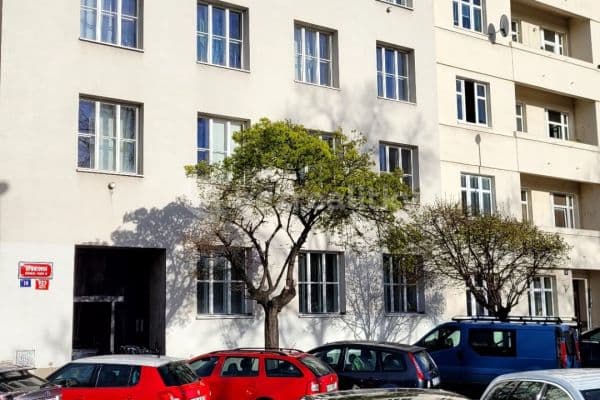 Prenájom bytu 1-izbový 21 m², Sportovní, Praha Prenájom bytu 1-izbový 21 m², Sportovní, Praha