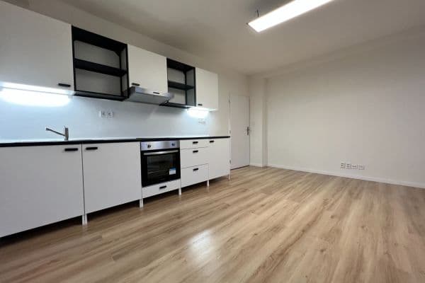Prenájom bytu 2-izbový 55 m², Moskevská, Kladno Prenájom bytu 2-izbový 55 m², Moskevská, Kladno