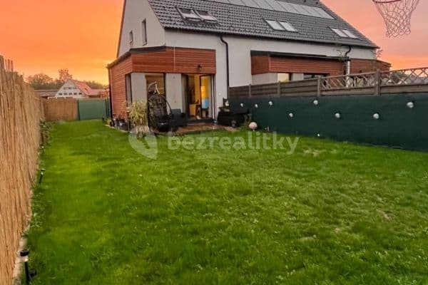 Prenájom bytu 3-izbový 102 m², Smiřice Prenájom bytu 3-izbový 102 m², Smiřice