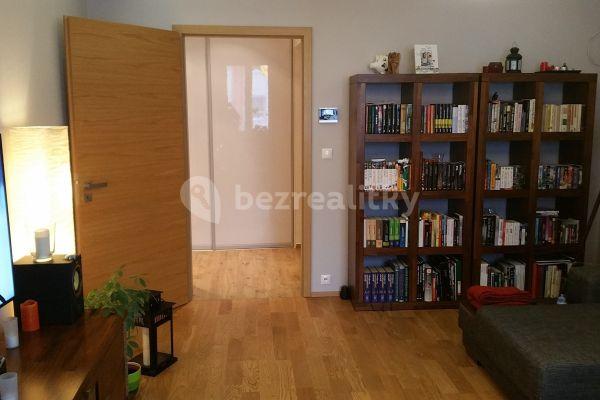 Prenájom bytu 3-izbový 75 m², Česká, Bratislava