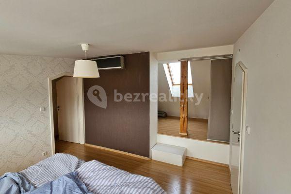 Prenájom bytu 2-izbový 67 m², Roháčova, Hlavní město Praha