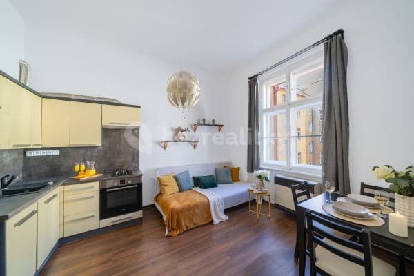 Prenájom bytu 1-izbový 26 m², Moskevská, Praha Prenájom bytu 1-izbový 26 m², Moskevská, Praha