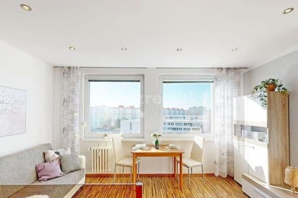 Prenájom bytu 2-izbový 45 m², Bryksova, Hlavní město Praha