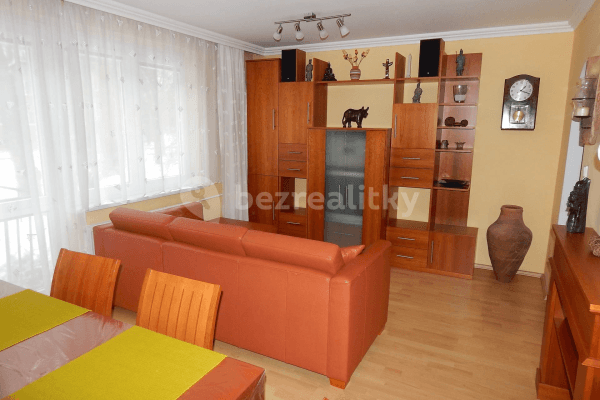 Prenájom bytu 3-izbový 53 m², Svojšovická, Praha Prenájom bytu 3-izbový 53 m², Svojšovická, Praha