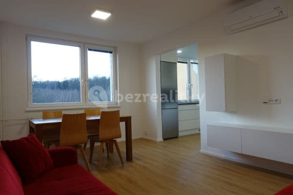 Prenájom bytu 3-izbový 73 m², Libušino údolí, Brno