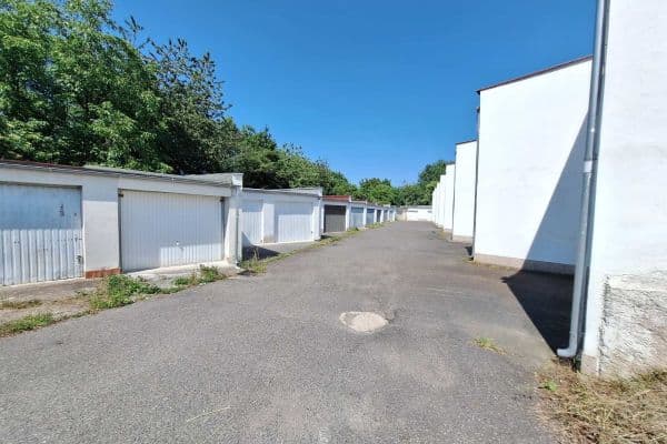 Prenájom garáže 17 m², Houdova, Hlavní město Praha Prenájom garáže 17 m², Houdova, Hlavní město Praha