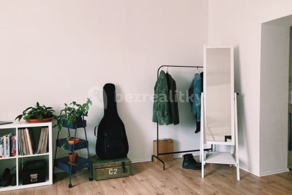 Prenájom bytu 1-izbový 34 m², Vrchlického náměstí, Rakovník Prenájom bytu 1-izbový 34 m², Vrchlického náměstí, Rakovník
