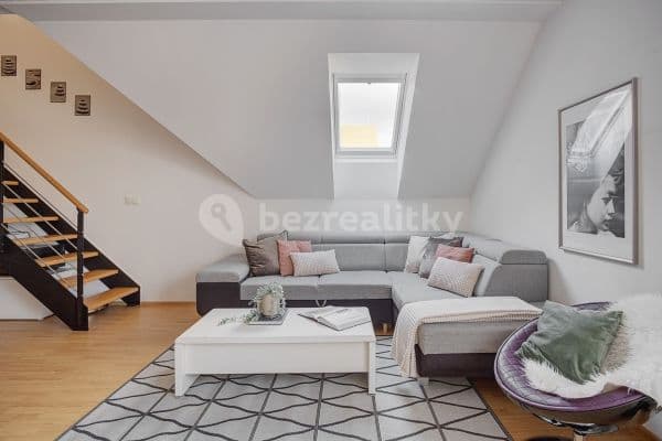 Predaj bytu 3-izbový 90 m², Mirešická, Jinočany