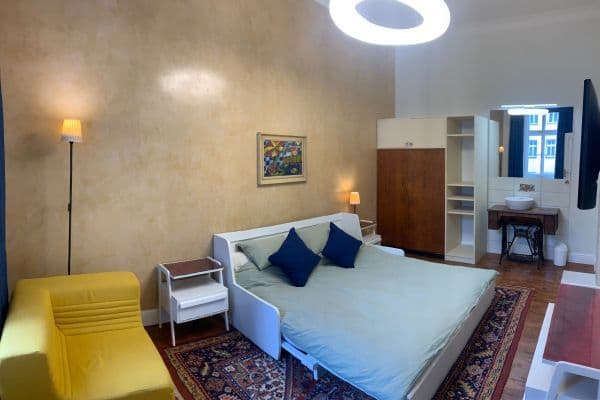 Prenájom bytu 1-izbový 33 m², Hálkova, Praha Prenájom bytu 1-izbový 33 m², Hálkova, Praha