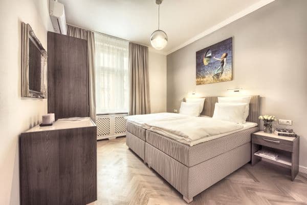 Prenájom bytu 100 m², U Milosrdných, Praha Prenájom bytu 100 m², U Milosrdných, Praha
