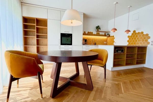 Prenájom bytu 3-izbový 116 m², Sámova, Praha Prenájom bytu 3-izbový 116 m², Sámova, Praha