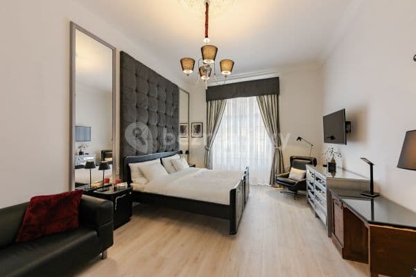 Prenájom bytu 1-izbový 46 m², Hálkova, Praha Prenájom bytu 1-izbový 46 m², Hálkova, Praha