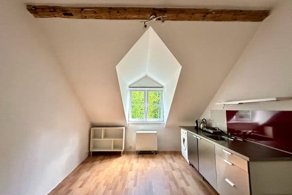 Prenájom bytu 1-izbový 20 m², Moravská, Karlovy Vary Prenájom bytu 1-izbový 20 m², Moravská, Karlovy Vary