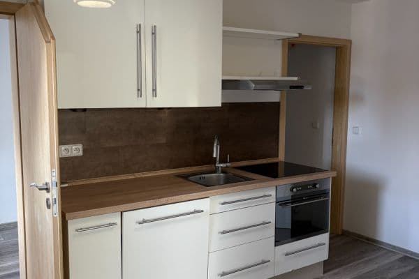 Prenájom bytu 2-izbový 60 m², Moskevská, Karlovy Vary Prenájom bytu 2-izbový 60 m², Moskevská, Karlovy Vary