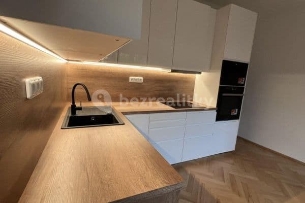 Prenájom bytu 3-izbový 61 m², Konzumní, Praha Prenájom bytu 3-izbový 61 m², Konzumní, Praha