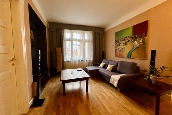 Prenájom bytu 3-izbový 73 m², Čajkovského, Praha Prenájom bytu 3-izbový 73 m², Čajkovského, Praha