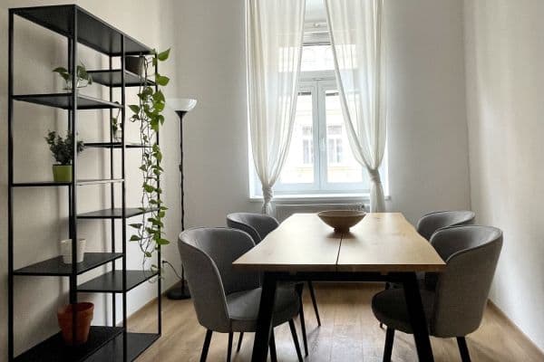 Prenájom bytu 99 m², Tomáškova, Praha Prenájom bytu 99 m², Tomáškova, Praha