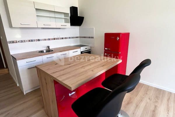 Prenájom bytu 1-izbový 44 m², Konečná, Karlovy Vary Prenájom bytu 1-izbový 44 m², Konečná, Karlovy Vary