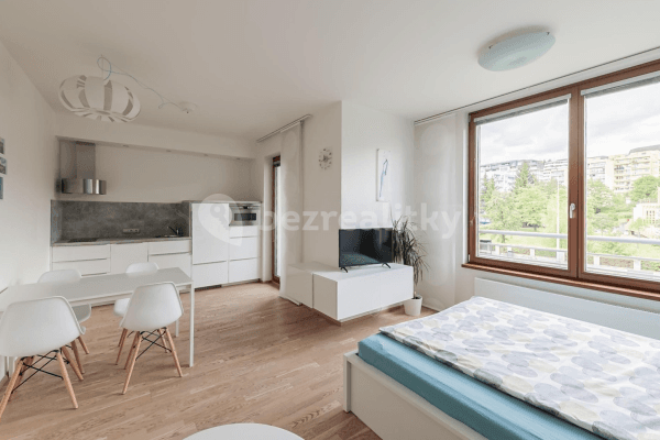 Prenájom bytu 1-izbový 39 m², Patočkova, Praha Prenájom bytu 1-izbový 39 m², Patočkova, Praha