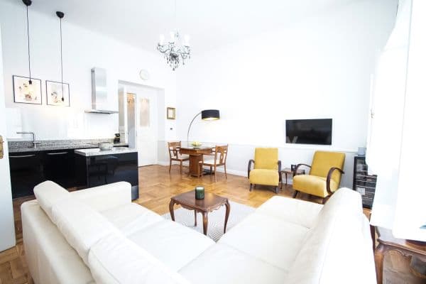 Prenájom bytu 4-izbový 97 m², Korunní, Praha Prenájom bytu 4-izbový 97 m², Korunní, Praha