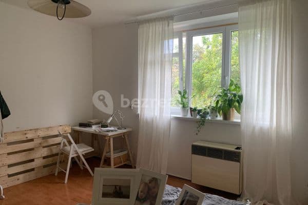 Prenájom bytu 1-izbový 28 m², Ve Struhách, Praha Prenájom bytu 1-izbový 28 m², Ve Struhách, Praha
