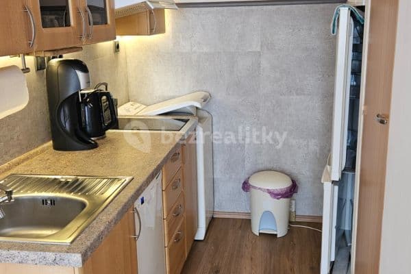 Prenájom bytu 1-izbový 31 m², Na Vrších, Praha Prenájom bytu 1-izbový 31 m², Na Vrších, Praha