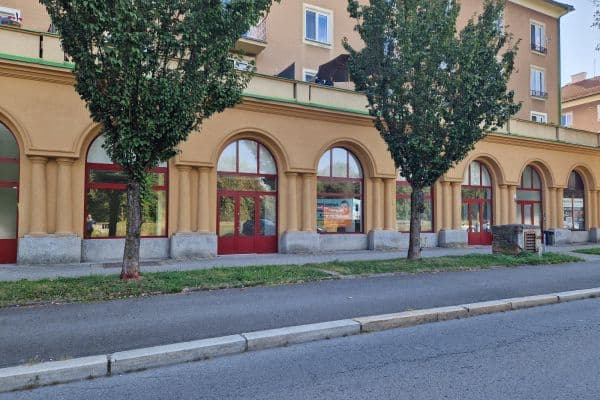 Prenájom nebytového priestoru 181 m², Na Nábřeží, Prenájom nebytového priestoru 181 m², Na Nábřeží,