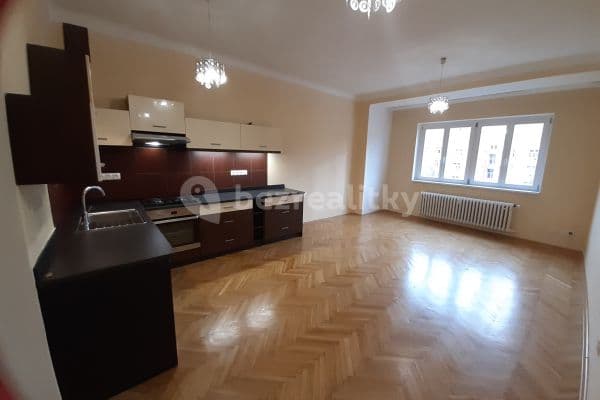 Prenájom bytu 4-izbový 96 m², Biskupcova, Praha Prenájom bytu 4-izbový 96 m², Biskupcova, Praha