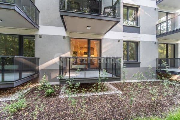 Prenájom bytu 1-izbový 43 m², Nurmiho, Praha Prenájom bytu 1-izbový 43 m², Nurmiho, Praha