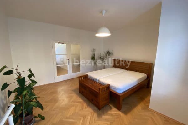 Prenájom bytu 3-izbový 72 m², Grafická, Praha Prenájom bytu 3-izbový 72 m², Grafická, Praha