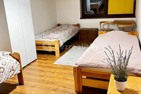 Prenájom bytu 1-izbový 120 m², Vlašimská, Benešov Prenájom bytu 1-izbový 120 m², Vlašimská, Benešov