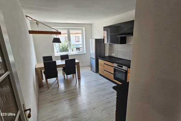 Predaj bytu 3-izbový 80 m², Husovo náměstí, Mladá Vožice Predaj bytu 3-izbový 80 m², Husovo náměstí, Mladá Vožice