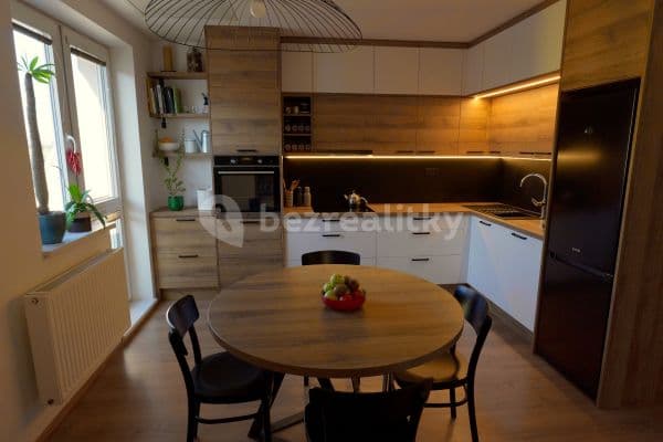 Prenájom bytu 3-izbový 72 m², Metelkova, Kuřim Prenájom bytu 3-izbový 72 m², Metelkova, Kuřim