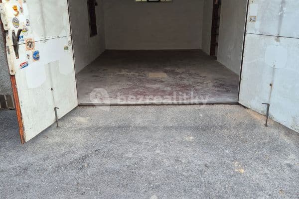 Prenájom garáže 19 m², U První baterie, Praha Prenájom garáže 19 m², U První baterie, Praha