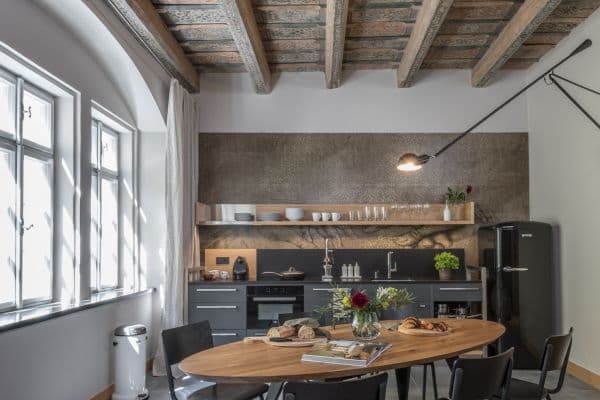 Prenájom bytu 90 m², Vlašská, Praha Prenájom bytu 90 m², Vlašská, Praha
