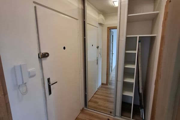 Prenájom bytu 1-izbový 27 m², Veltruská, Hlavní město Praha Prenájom bytu 1-izbový 27 m², Veltruská, Hlavní město Praha