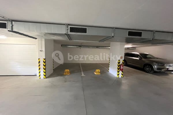 Prenájom garáže 14 m², Chvalovka, Brno, Jihomoravský kraj Prenájom garáže 14 m², Chvalovka, Brno, Jihomoravský kraj