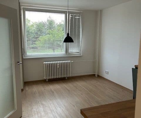 Prenájom bytu 2-izbový 45 m², třída Edvarda Beneše, Hradec Králové Prenájom bytu 2-izbový 45 m², třída Edvarda Beneše, Hradec Králové