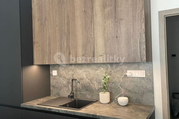 Prenájom bytu 1-izbový 33 m², Frištenského, Olomouc Prenájom bytu 1-izbový 33 m², Frištenského, Olomouc