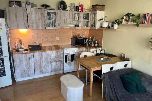 Prenájom bytu 2-izbový 37 m², Olštýnská, Praha Prenájom bytu 2-izbový 37 m², Olštýnská, Praha