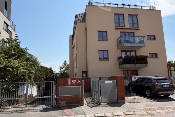 Prenájom bytu 1-izbový 33 m², Nad Rokoskou, Praha Prenájom bytu 1-izbový 33 m², Nad Rokoskou, Praha