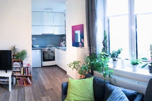 Prenájom bytu 1-izbový 28 m², Kašparova, Pardubice Prenájom bytu 1-izbový 28 m², Kašparova, Pardubice