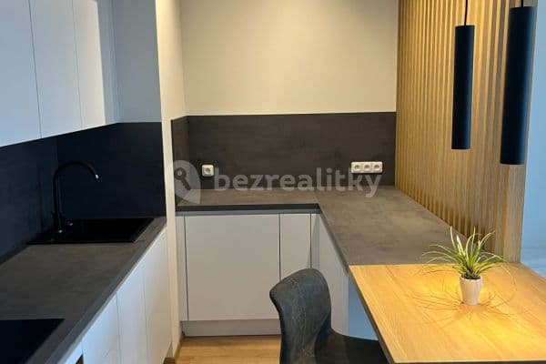 Prenájom bytu 1-izbový 31 m², Heřmanická, Praha Prenájom bytu 1-izbový 31 m², Heřmanická, Praha