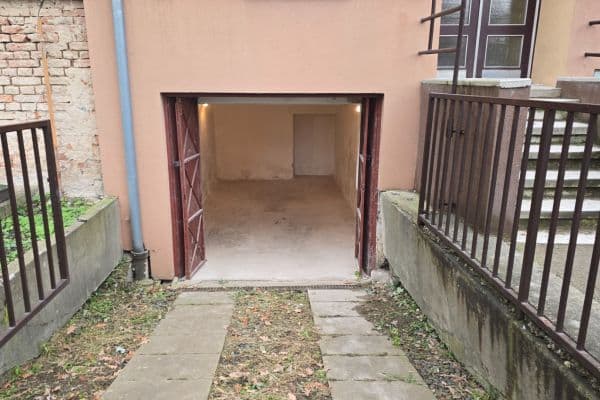 Prenájom garáže 32 m², Nad Malým mýtem, Praha Prenájom garáže 32 m², Nad Malým mýtem, Praha