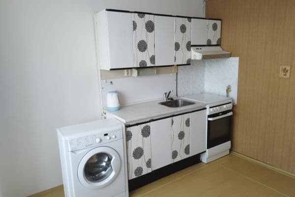 Prenájom bytu 1-izbový 39 m², Manětínská, Plzeň Prenájom bytu 1-izbový 39 m², Manětínská, Plzeň