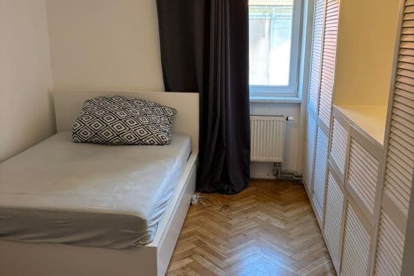 Prenájom bytu 3-izbový 60 m², Ke Zvonici, Praha Prenájom bytu 3-izbový 60 m², Ke Zvonici, Praha