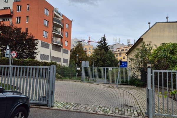 Predaj garáže 12 m², Plzeňská, Hlavní město Praha Predaj garáže 12 m², Plzeňská, Hlavní město Praha
