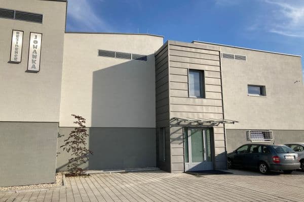 Prenájom bytu 2-izbový 59 m², Lačnovská, Praha Prenájom bytu 2-izbový 59 m², Lačnovská, Praha
